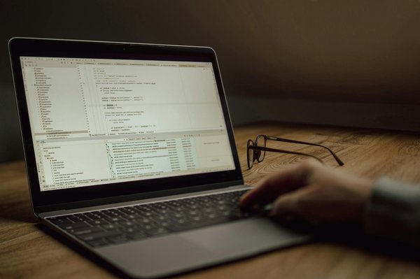 Top 10 Nachhaltige Stoffe für Trendige Herbstmäntel: Einzigartige Auswahl für Deinen Herbst-Look